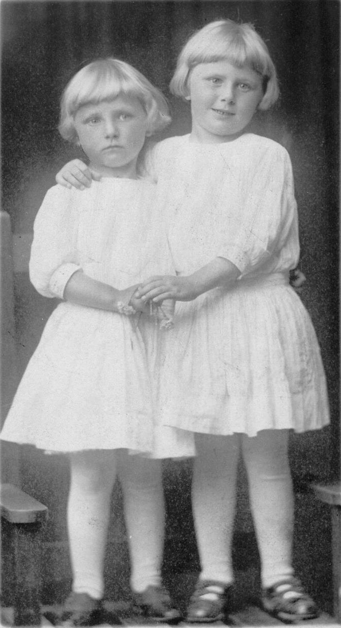 Gertrude and Paula - 1911